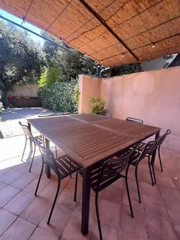 Les Trois Ifs Villa Villeneuve-les-Avignon 0*,  France